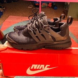 Nike Kids black presto Sneakers